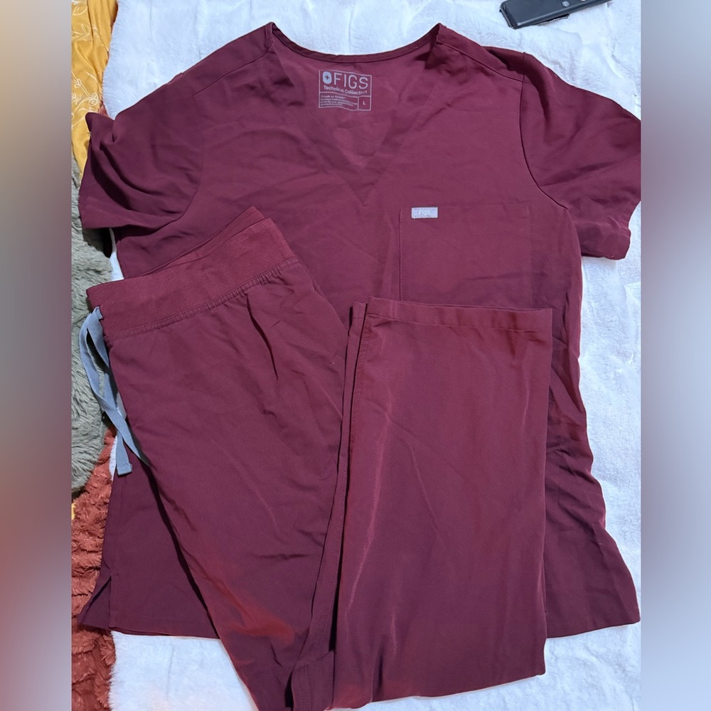 Figs Maroon Scrub Set